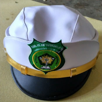 Topi colorguard/ penari drumband putih hitam mode kowad variasi bordir logo sekolah